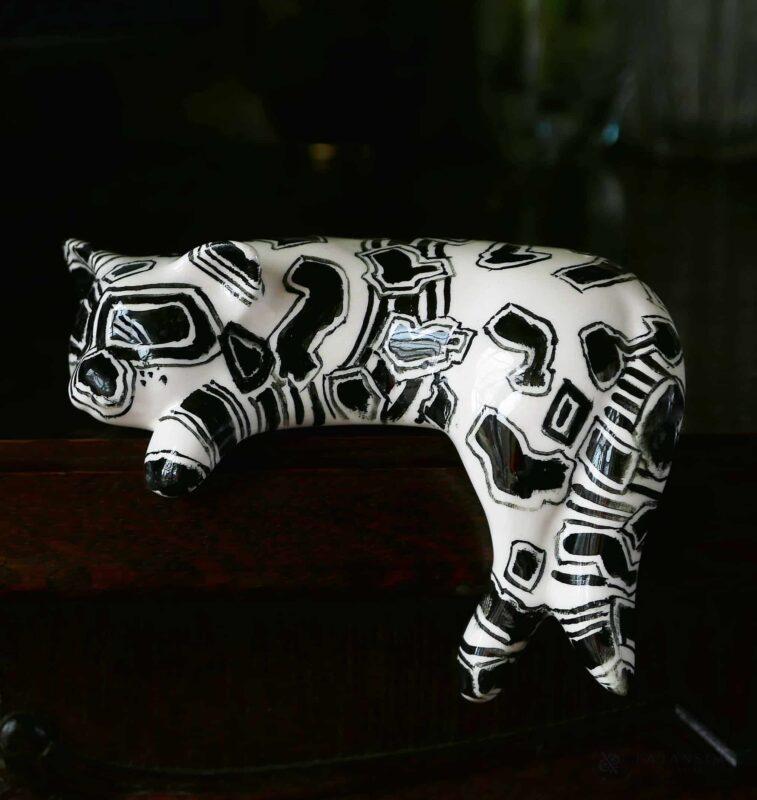 Kot Łaciatek artystyczna figurka z ceramiki