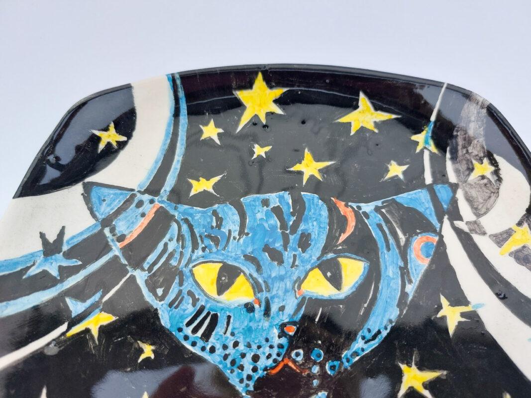 abstrakcyjny talerz z kotem